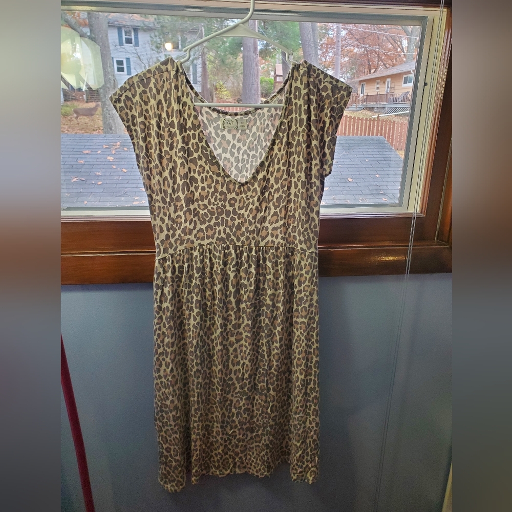 XS Maurices leopard print t-shirt midi dress